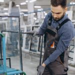 Fenêtres à Vannes : PVC, aluminium ou bois, que choisir pour optimiser durabilité et performance ?